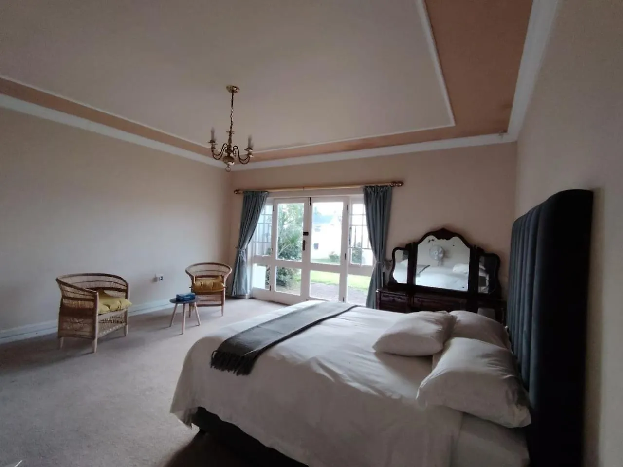 La Maison On 37 Admiralty , Summerstrand Port Elizabeth