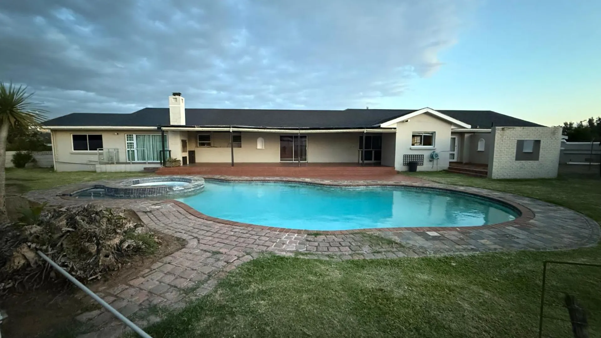 La Maison On 37 Admiralty , Summerstrand Port Elizabeth 0*,  Zuid-Afrika